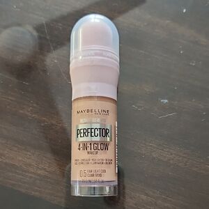 Maybelline Perfector 4-in-1 Glow Makeup - Fair Light